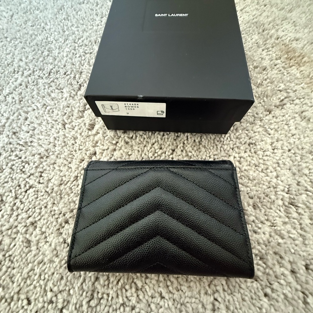 Yves Saint Laurent Black Quilted Wallet - Picture 4 of 9
